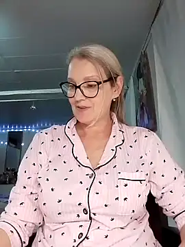 Snapshot of irinamaux chatting on 21, 11, 2025 irinamaux online show from 21, 11, 2025