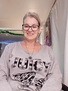 Snapshot of irinamaux chatting on 28, 11, 2025 irinamaux online show from 28, 11, 2025