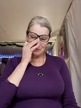 Snapshot of irinamaux chatting on 28, 11, 2025 irinamaux online show from 28, 11, 2025