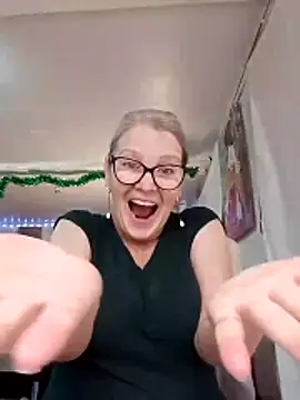 Snapshot of irinamaux chatting on 2, 12, 2025 irinamaux online show from 2, 12, 2025