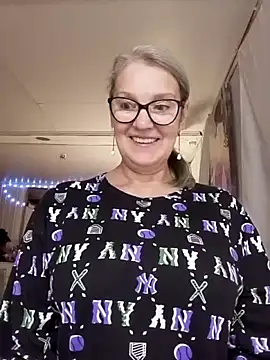 Snapshot of irinamaux chatting on 3, 12, 2025 irinamaux online show from 3, 12, 2025