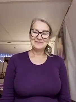 Snapshot of irinamaux chatting on 4, 12, 2025 irinamaux online show from 4, 12, 2025