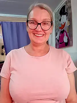 Snapshot of irinamaux chatting on 21, 12, 2025 irinamaux online show from 21, 12, 2025