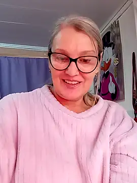 Snapshot of irinamaux chatting on 23, 12, 2025 irinamaux online show from 23, 12, 2025