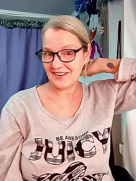 Snapshot of irinamaux chatting on 7, 1, 2026 irinamaux online show from 7, 1, 2026