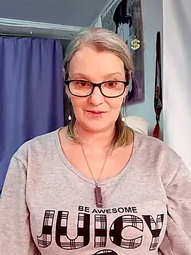 Snapshot of irinamaux chatting on 18, 1, 2026 irinamaux online show from 18, 1, 2026