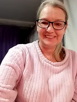 Snapshot of irinamaux chatting on 7, 2, 2026 irinamaux online show from 7, 2, 2026