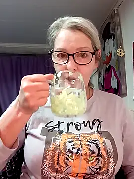 Snapshot of irinamaux chatting on 19, 2, 2026 irinamaux online show from 19, 2, 2026