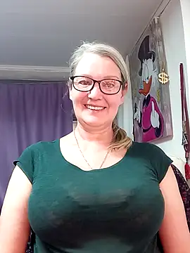 Snapshot of irinamaux chatting on 19, 2, 2026 irinamaux online show from 19, 2, 2026