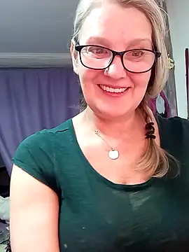 Snapshot of irinamaux chatting on 3, 3, 2026 irinamaux online show from 3, 3, 2026