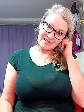 Snapshot of irinamaux chatting on 3, 3, 2026 irinamaux online show from 3, 3, 2026