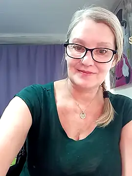 Snapshot of irinamaux chatting on 4, 3, 2026 irinamaux online show from 4, 3, 2026