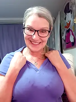 Snapshot of irinamaux chatting on 6, 3, 2026 irinamaux online show from 6, 3, 2026