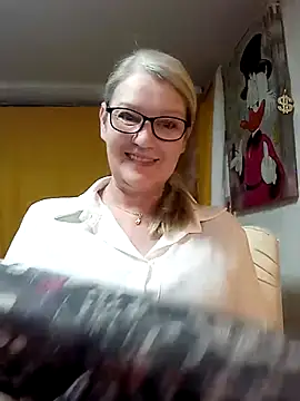 Snapshot of irinamaux chatting on 10, 3, 2026 irinamaux online show from 10, 3, 2026