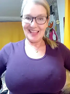 Snapshot of irinamaux chatting on 13, 3, 2026 irinamaux online show from 13, 3, 2026