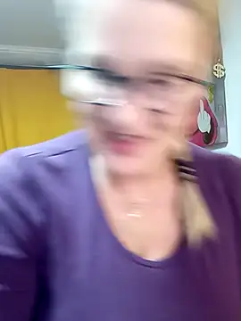 Snapshot of irinamaux chatting on 14, 3, 2026 irinamaux online show from 14, 3, 2026