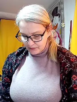 Snapshot of irinamaux chatting on 18, 3, 2026 irinamaux online show from 18, 3, 2026