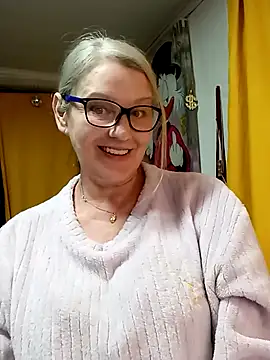 Snapshot of irinamaux chatting on 28, 3, 2026 irinamaux online show from 28, 3, 2026