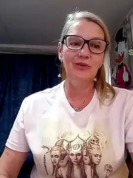 Snapshot of irinamaux chatting on 1, 4, 2026 irinamaux online show from 1, 4, 2026