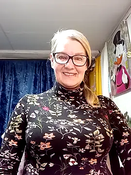 Snapshot of irinamaux chatting on 2, 4, 2026 irinamaux online show from 2, 4, 2026