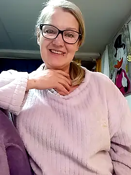 Snapshot of irinamaux chatting on 4, 4, 2026 irinamaux online show from 4, 4, 2026