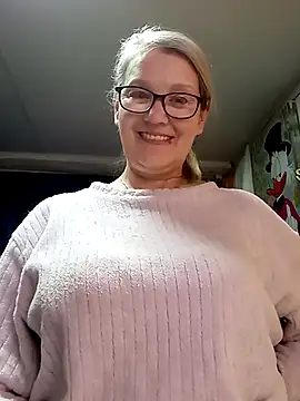 Snapshot of irinamaux chatting on 4, 4, 2026 irinamaux online show from 4, 4, 2026