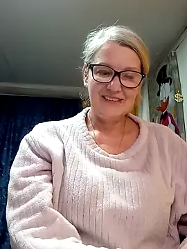 Snapshot of irinamaux chatting on 8, 4, 2026 irinamaux online show from 8, 4, 2026