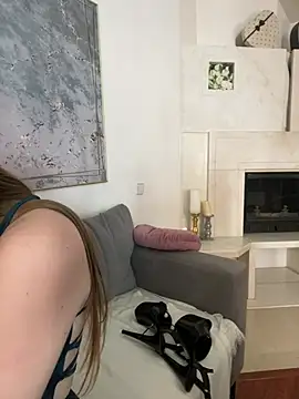 Bella Suns online show from 18, 2, 2025