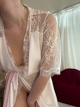 Bella Suns online show from 2, 3, 2025