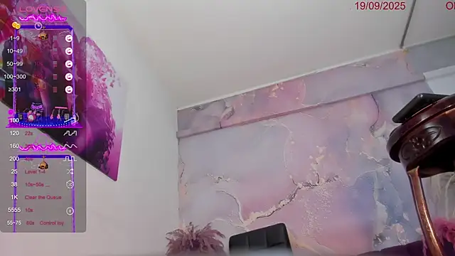 VALERIAQUEENTS online show from 19, 9, 2025