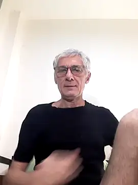 Snapshot of BIGUNCUTHARDCOCK chatting on 24, 2, 2025 BIGUNCUTHARDCOCK online show from 24, 2, 2025