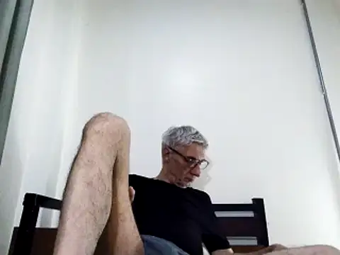 Snapshot of BIGUNCUTHARDCOCK chatting on 5, 3, 2025 BIGUNCUTHARDCOCK online show from 5, 3, 2025