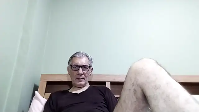 Snapshot of BIGUNCUTHARDCOCK chatting on 2, 10, 2025 BIGUNCUTHARDCOCK online show from 2, 10, 2025