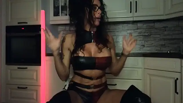 Snapshot of Misses-Cougar chatting on 27, 2, 2025 Misses-Cougar online show from 27, 2, 2025