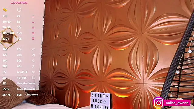 Aliceowenn online show from 5, 3, 2025