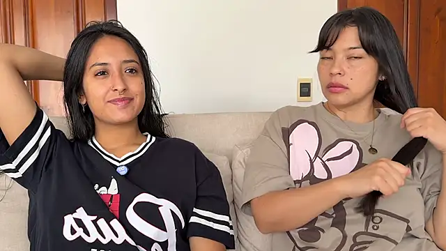 Snapshot of 2SummerLove1 chatting on 26, 10, 2025 2SummerLove1 online show from 26, 10, 2025