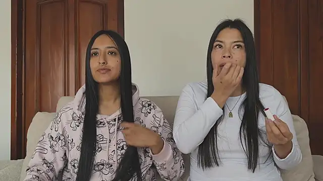 Snapshot of 2SummerLove1 chatting on 30, 10, 2025 2SummerLove1 online show from 30, 10, 2025