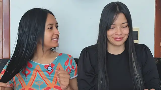 Snapshot of 2SummerLove1 chatting on 17, 11, 2025 2SummerLove1 online show from 17, 11, 2025