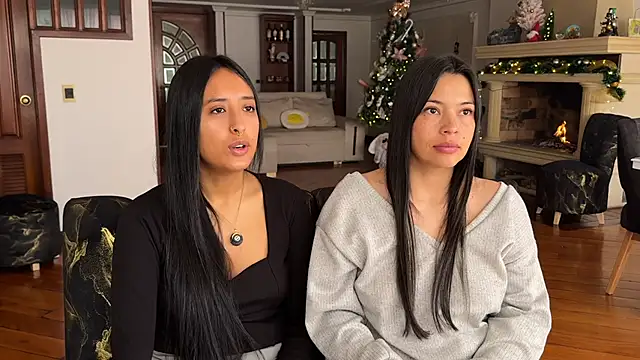 Snapshot of 2SummerLove1 chatting on 24, 11, 2025 2SummerLove1 online show from 24, 11, 2025