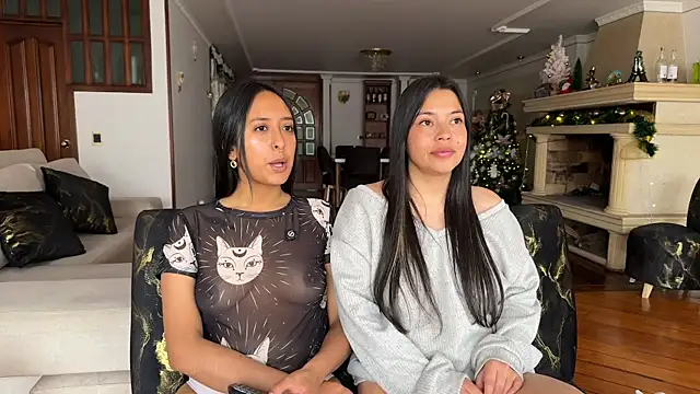 Snapshot of 2SummerLove1 chatting on 22, 12, 2025 2SummerLove1 online show from 22, 12, 2025