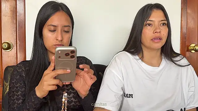 Snapshot of 2SummerLove1 chatting on 16, 1, 2026 2SummerLove1 online show from 16, 1, 2026