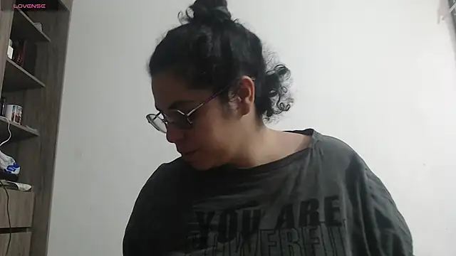 Snapshot of Anne_purple chatting on 14, 11, 2025 Anne purple online show from 14, 11, 2025