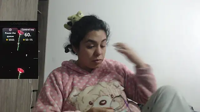 Snapshot of Anne_purple chatting on 7, 1, 2026 Anne purple online show from 7, 1, 2026