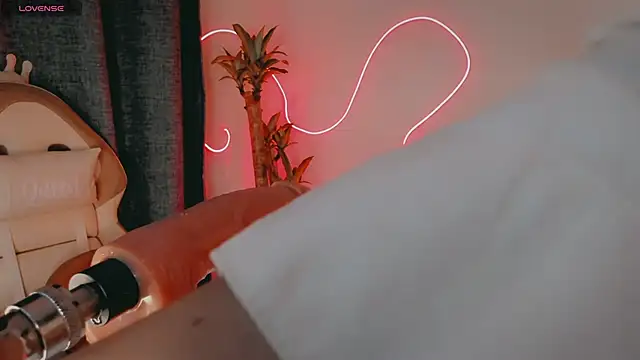 Queen Deepthroat online show from 21, 2, 2026