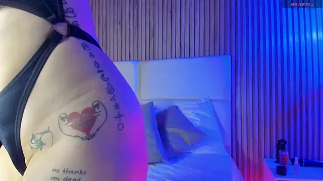 EmilyAllen  online show from 18, 12, 2025