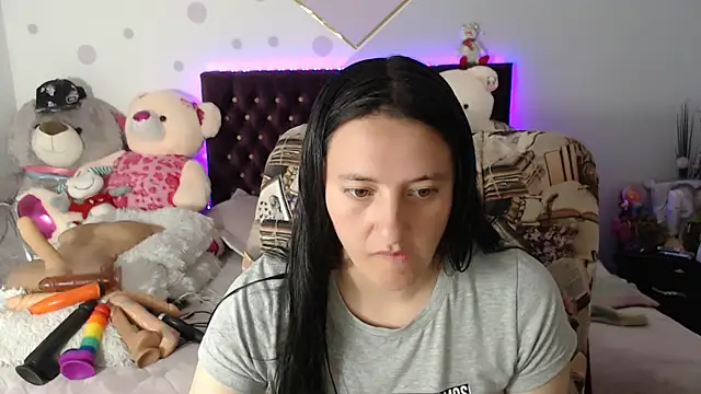 Lorenahot 06 online show from 16, 9, 2025