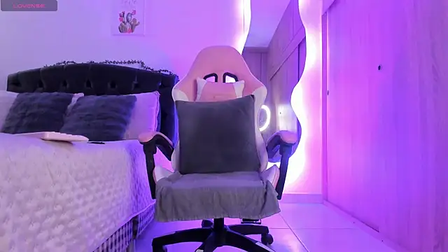 Amaranthaa1 online show from 10, 10, 2025