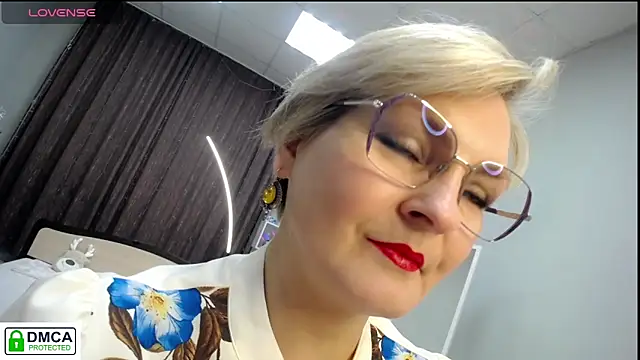 BlondeBrilliant7 online show from 22, 12, 2025