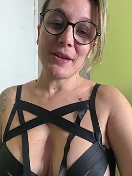 Snapshot of marinella07 chatting on 15, 12, 2024 marinella07 online show from 15, 12, 2024