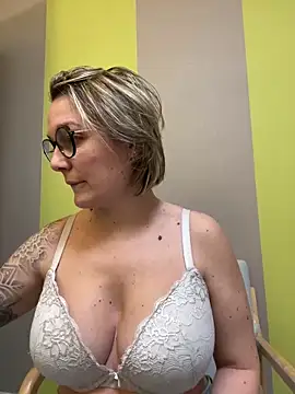 Snapshot of marinella07 chatting on 2, 2, 2025 marinella07 online show from 2, 2, 2025